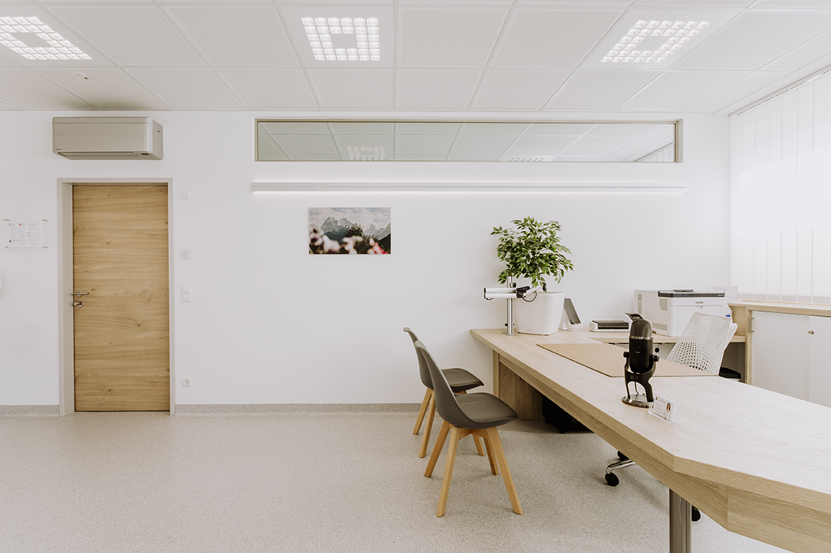 Heller Praxisraum in der Praxisgemeinschaft für mentale Gesundheit in St. Pölten 